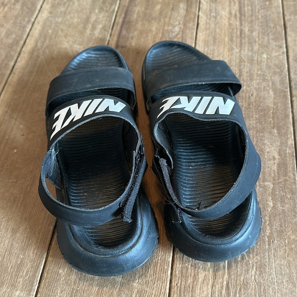 Nike women’s sandals size 7 - Picture 3 of 5